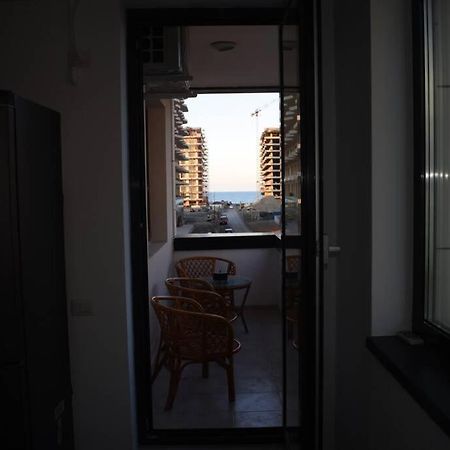 Apartment By The Lake With A View 마마이아 외부 사진