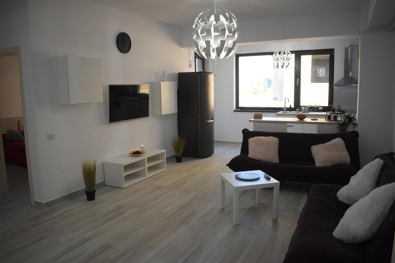Apartment By The Lake With A View 마마이아 외부 사진