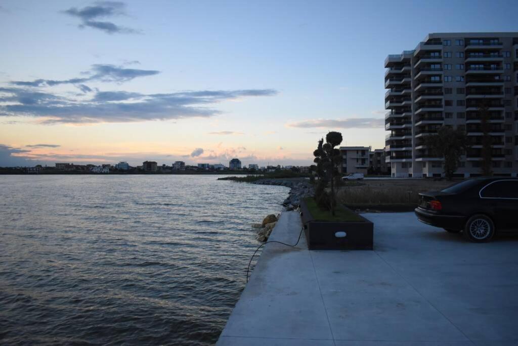 Apartment By The Lake With A View 마마이아 외부 사진