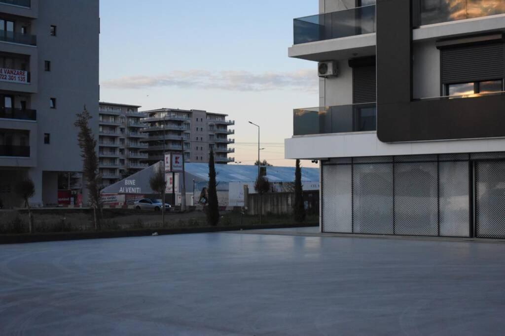 Apartment By The Lake With A View 마마이아 외부 사진