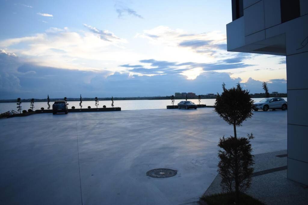 Apartment By The Lake With A View 마마이아 외부 사진