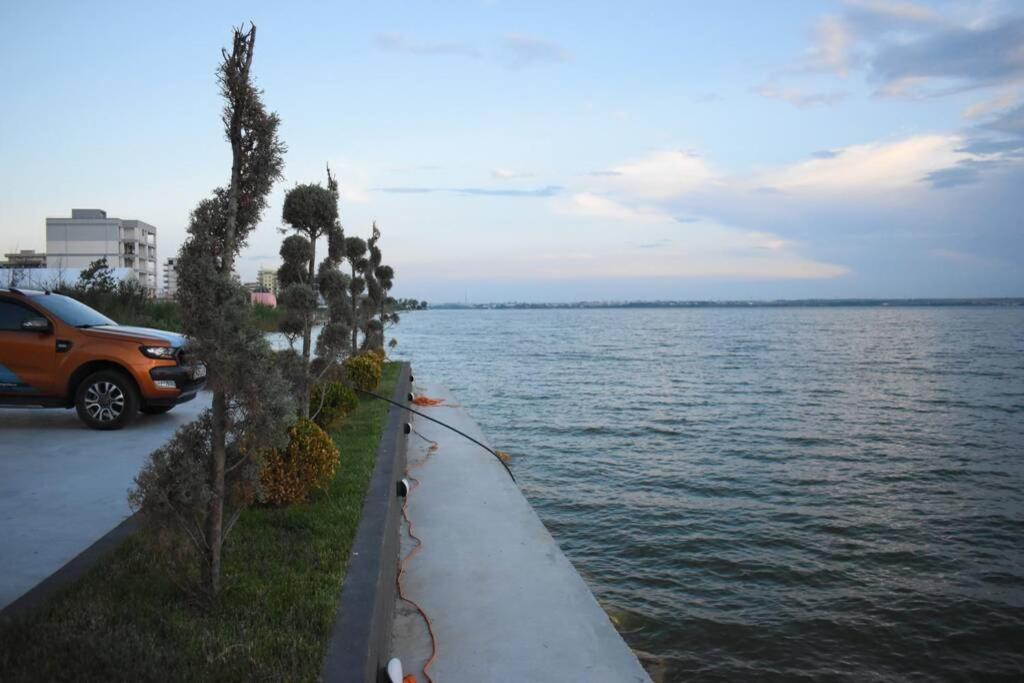 Apartment By The Lake With A View 마마이아 외부 사진