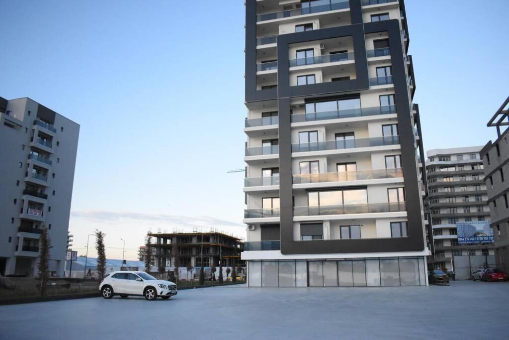 Apartment By The Lake With A View 마마이아 외부 사진