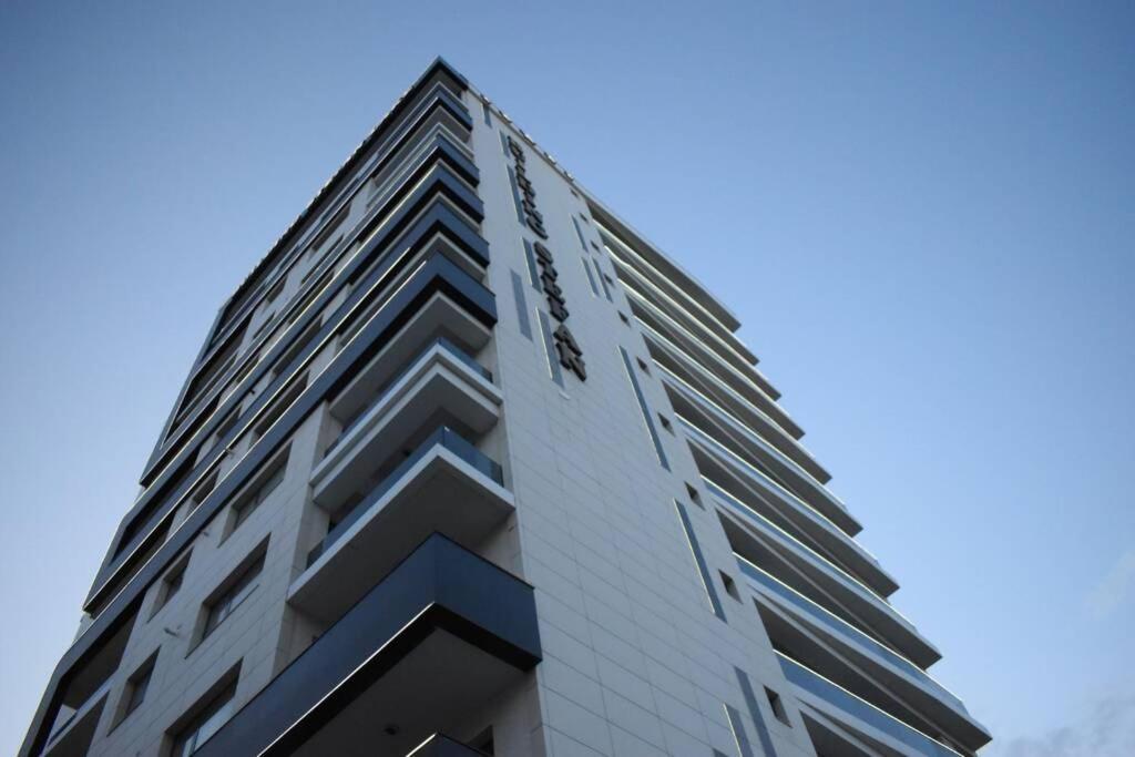 Apartment By The Lake With A View 마마이아 외부 사진