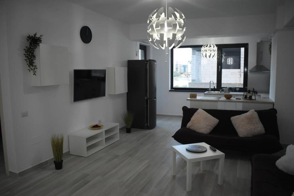 Apartment By The Lake With A View 마마이아 외부 사진