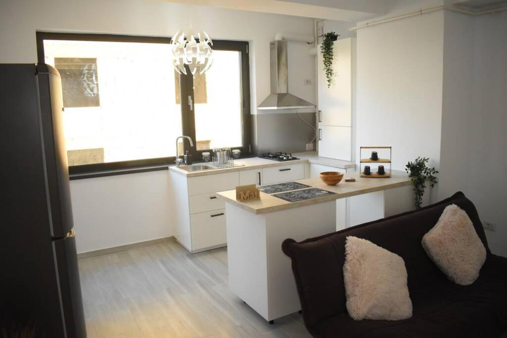 Apartment By The Lake With A View 마마이아 외부 사진