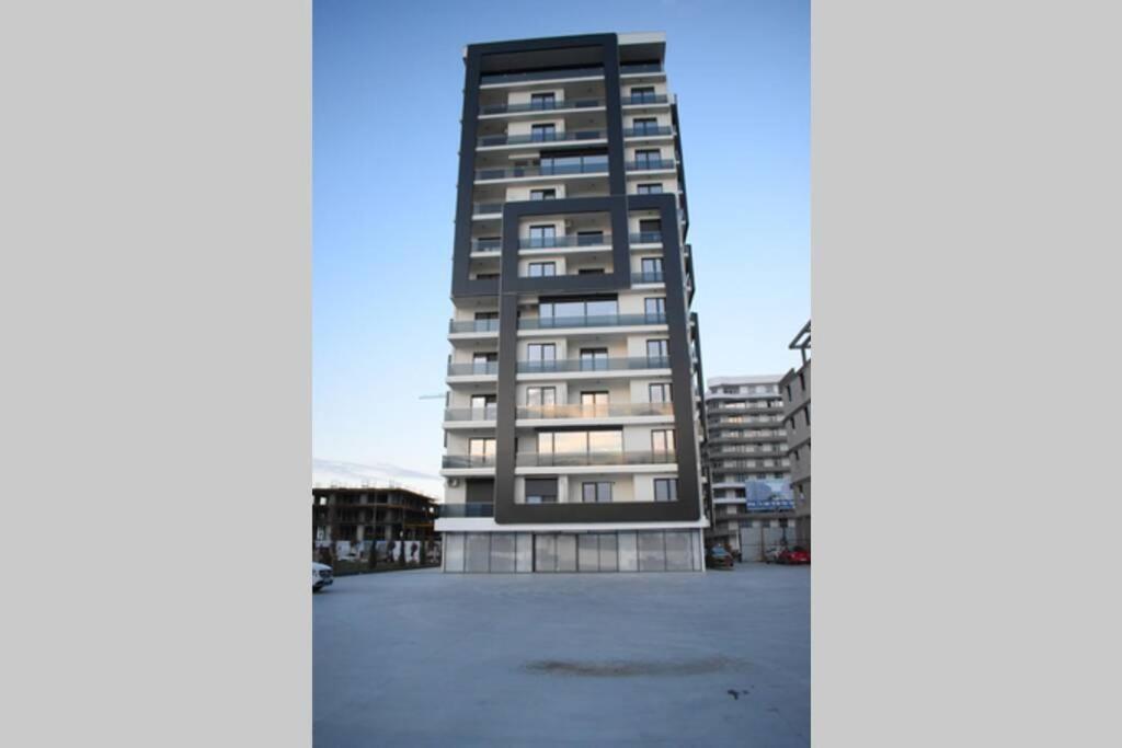 Apartment By The Lake With A View 마마이아 외부 사진