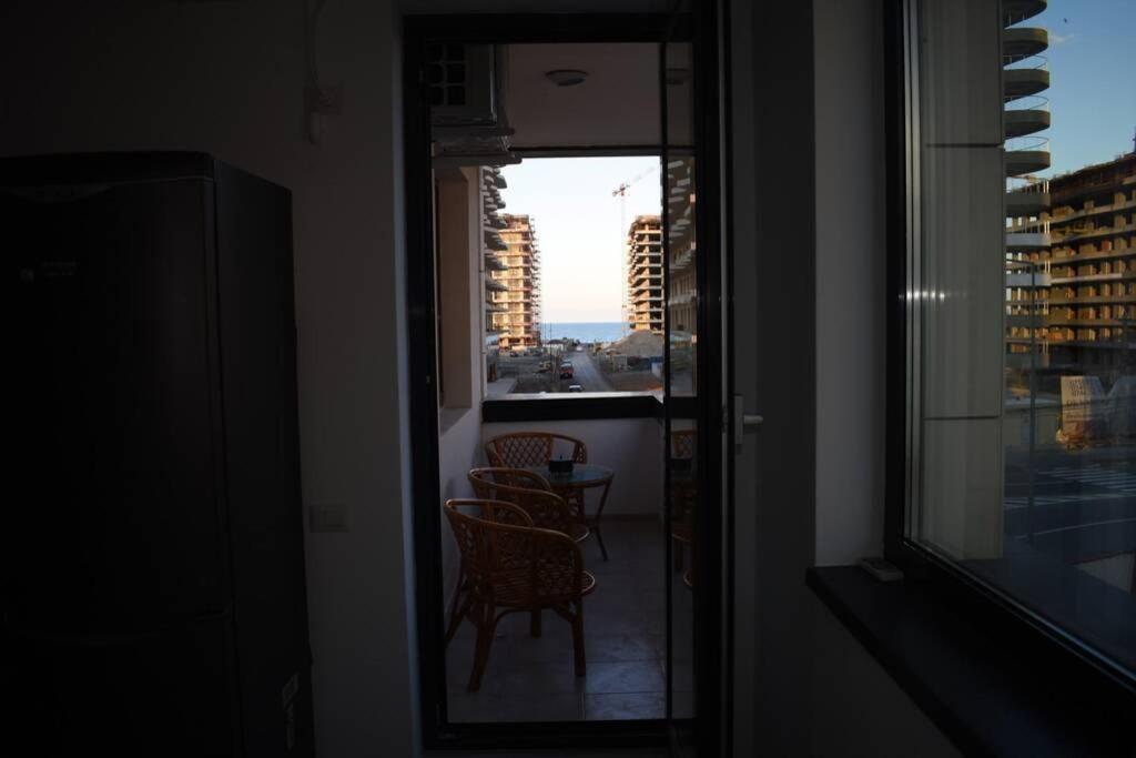 Apartment By The Lake With A View 마마이아 외부 사진